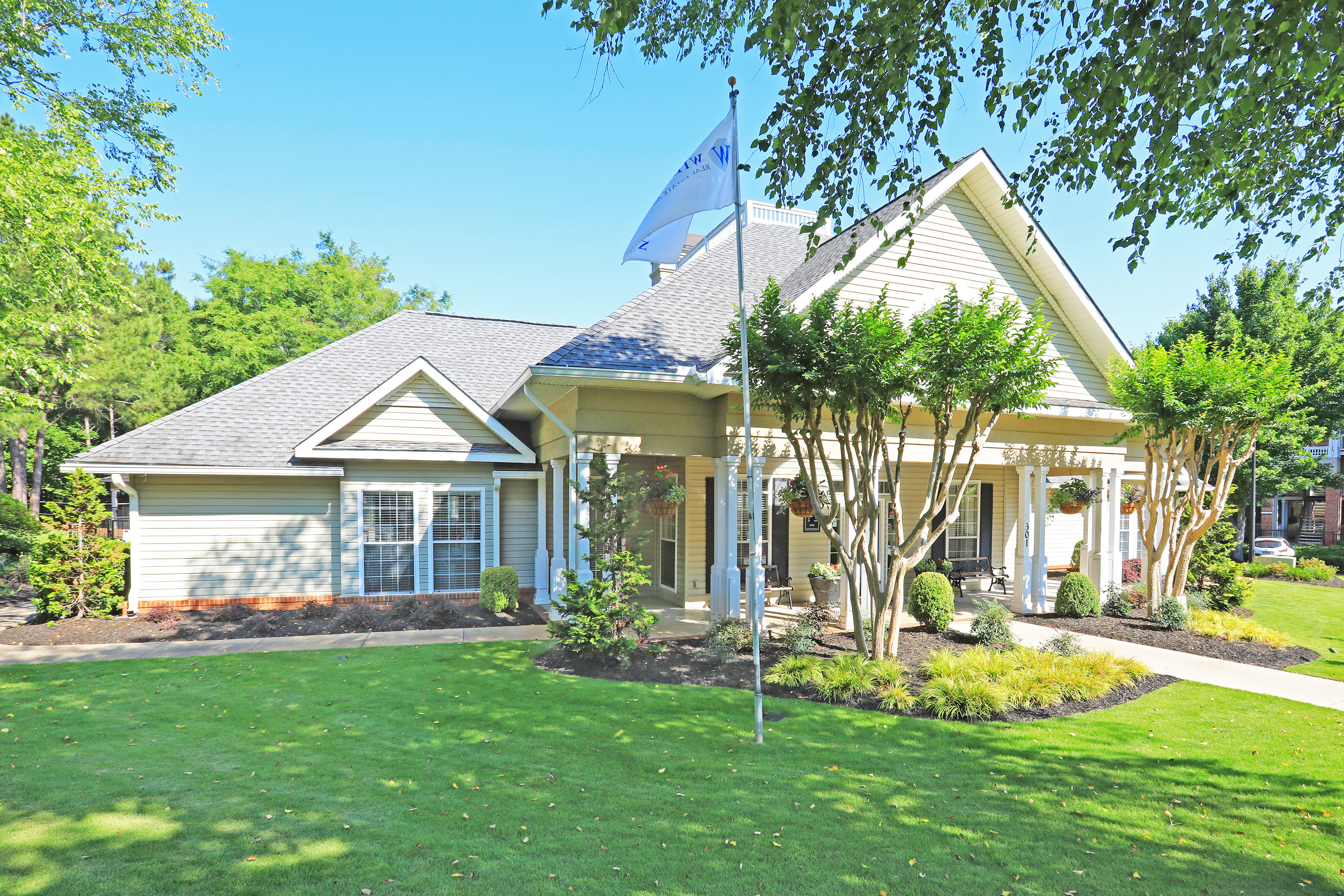 Estates at Barrington The Multifamily Advisory Group at Cushman & Wakefield